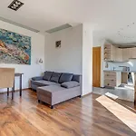 Cityvibe Top-Floor Apartment